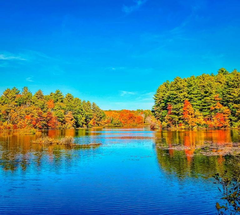 Fall in New England: 20 Best Towns & Activities (Updated for 2023)