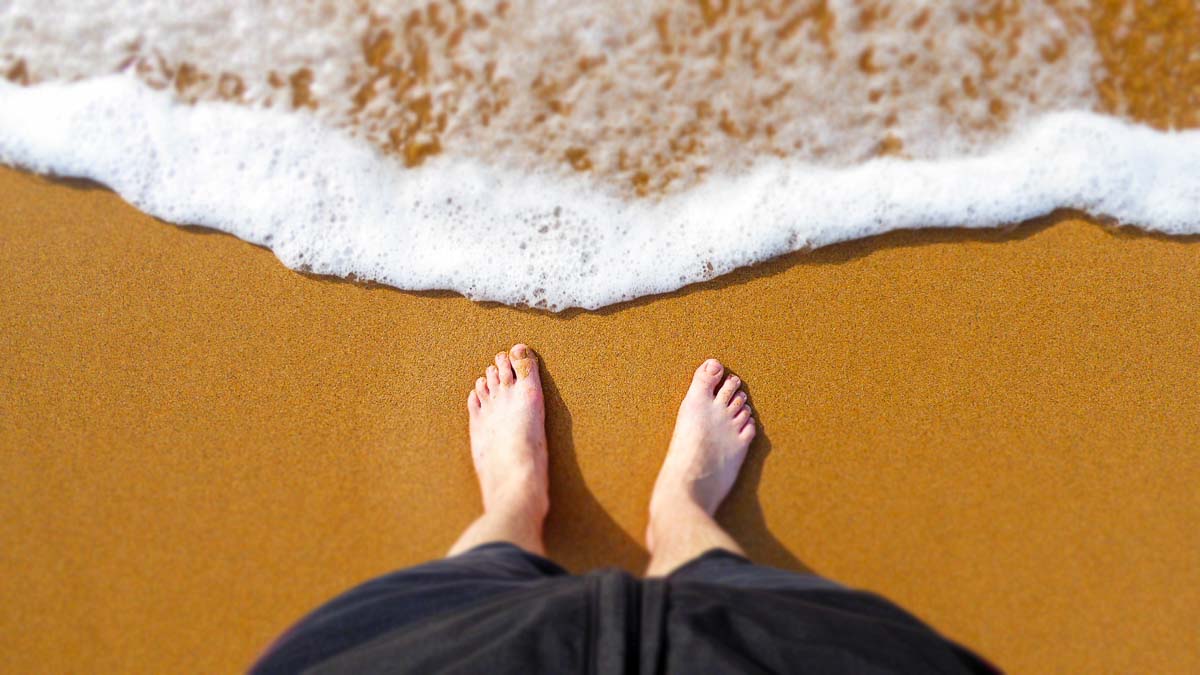 Happy Feet // Why Going Barefoot Is So Good for You - You Make It Simple