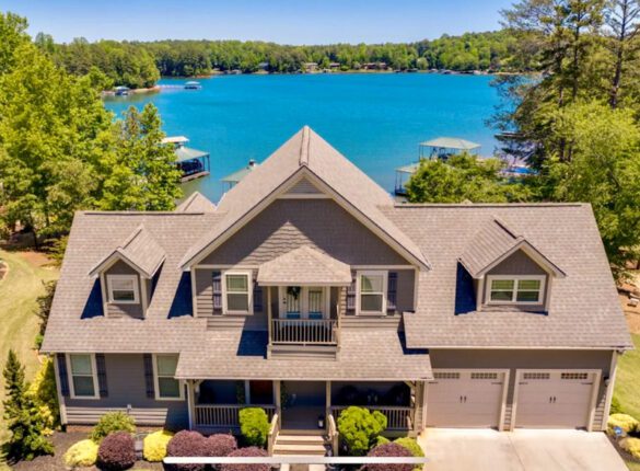 13 BEST Lake House Rentals in South Carolina (With Availability)