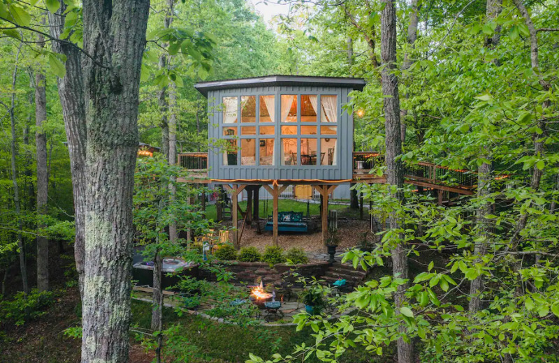 Sulfur Ridge Tree House, Bloomington Springs, Tennessee.